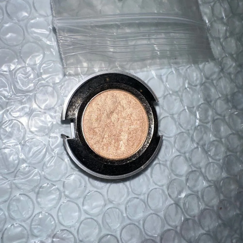 Urban Decay‎ Eyeshadow blunt eye shadow token